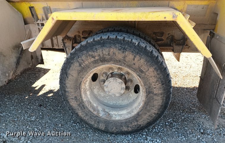 image for item KG9579 2001 Freightliner FL70  fuel truck