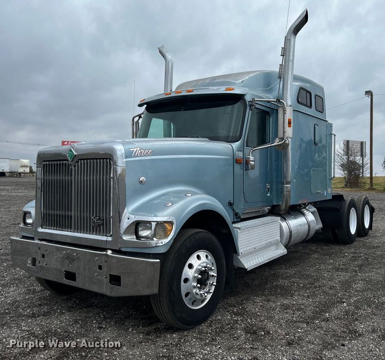 image for item KH9664 2000 International 9900i  semi truck