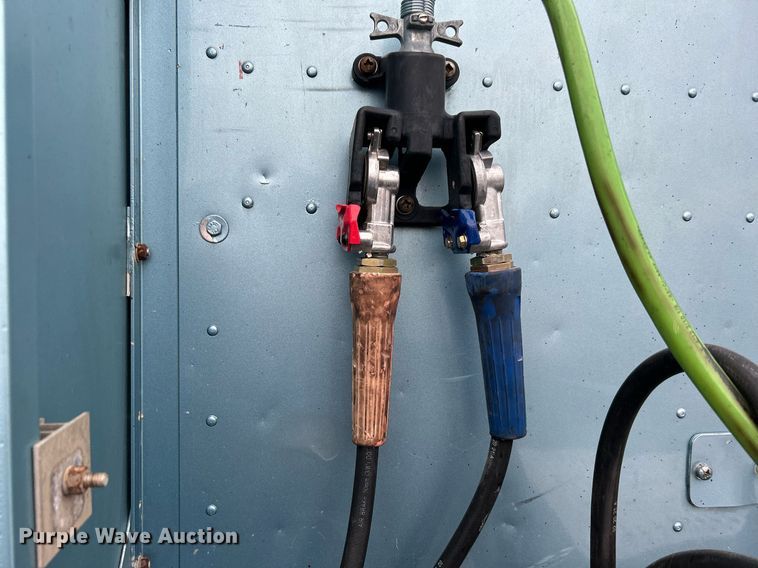 image for item KH9664 2000 International 9900i  semi truck