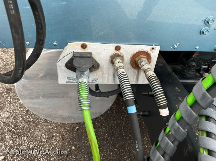 image for item KH9664 2000 International 9900i  semi truck