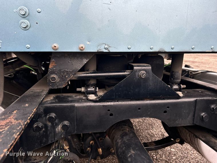 image for item KH9664 2000 International 9900i  semi truck