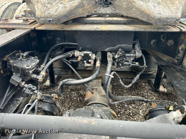 image for item KH9664 2000 International 9900i  semi truck