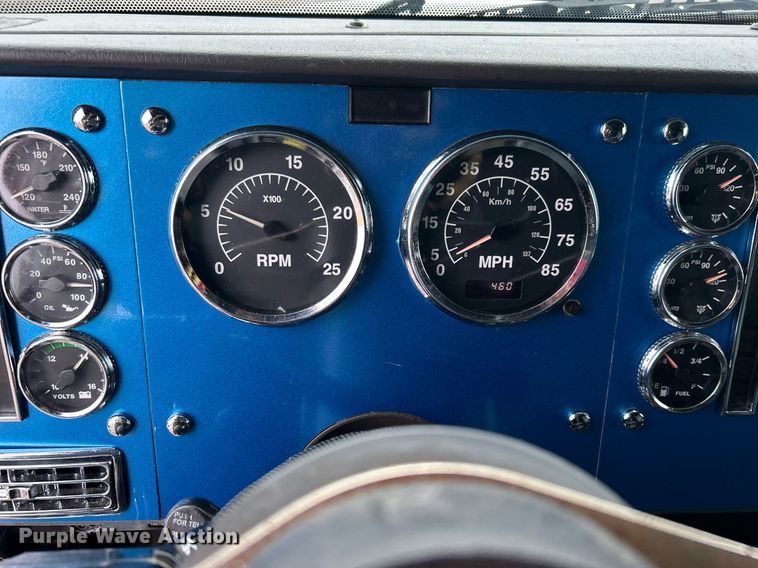 image for item KH9664 2000 International 9900i  semi truck