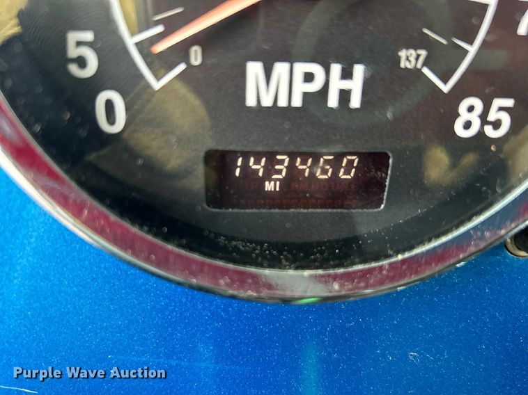 image for item KH9664 2000 International 9900i  semi truck