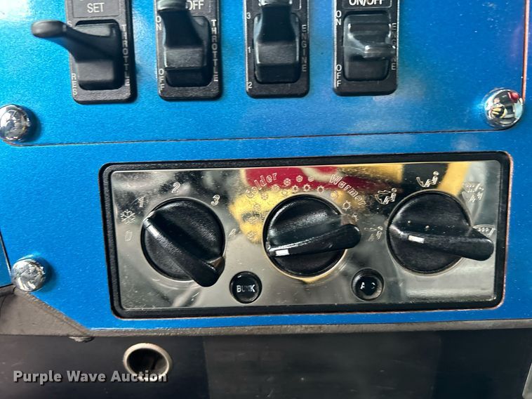 image for item KH9664 2000 International 9900i  semi truck