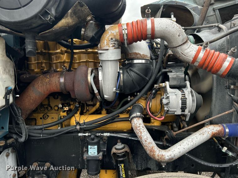 image for item KH9664 2000 International 9900i  semi truck