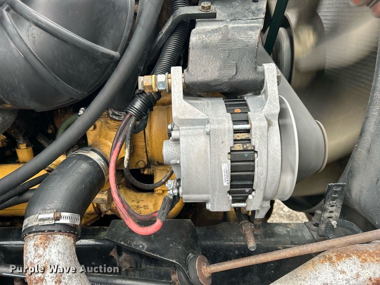 image for item KH9664 2000 International 9900i  semi truck