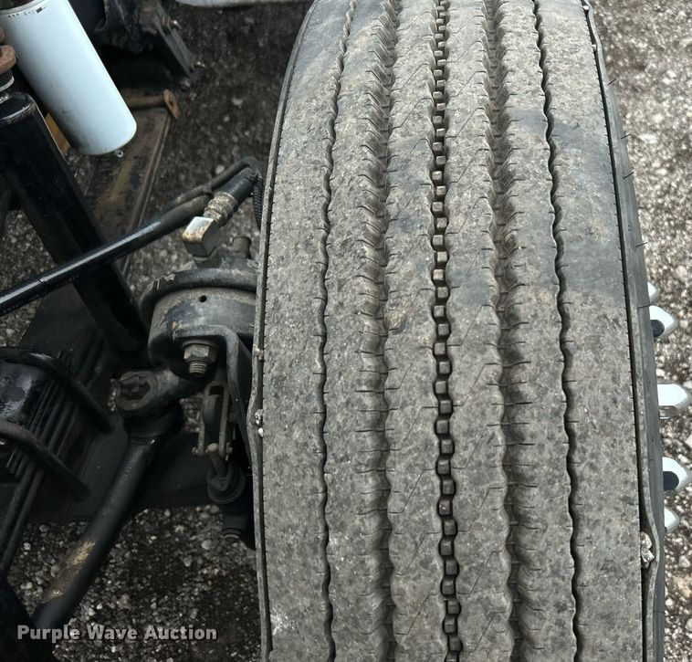 image for item KH9664 2000 International 9900i  semi truck