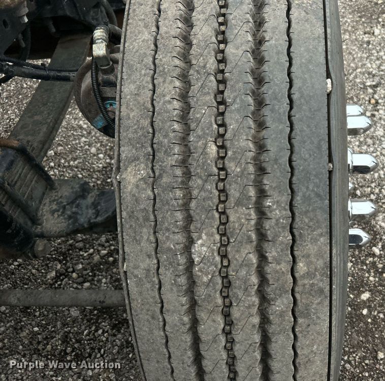 image for item KH9664 2000 International 9900i  semi truck