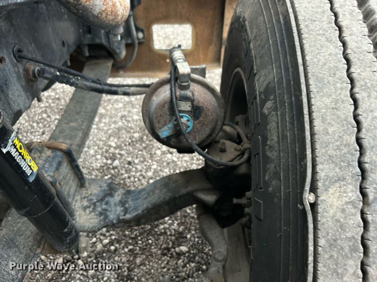 image for item KH9664 2000 International 9900i  semi truck