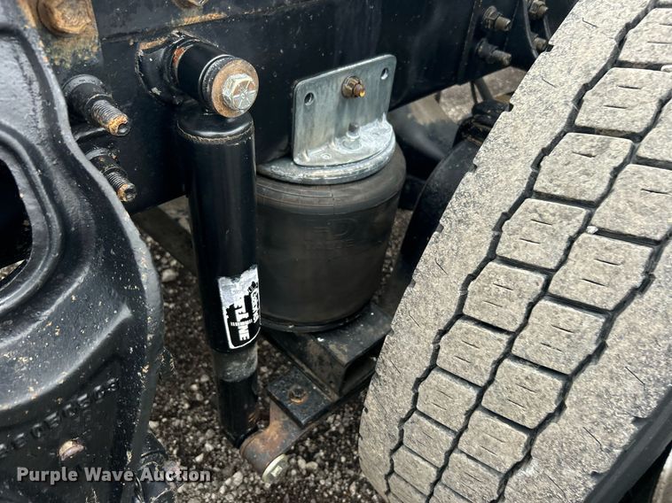 image for item KH9664 2000 International 9900i  semi truck