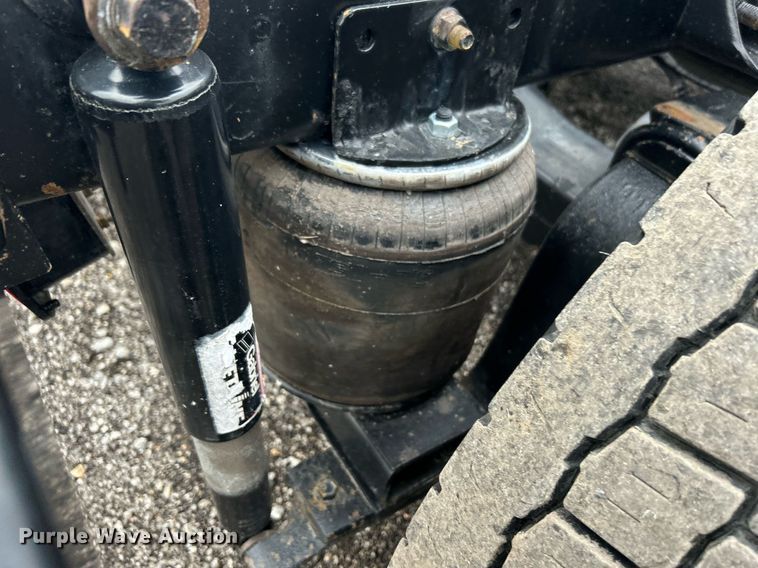 image for item KH9664 2000 International 9900i  semi truck