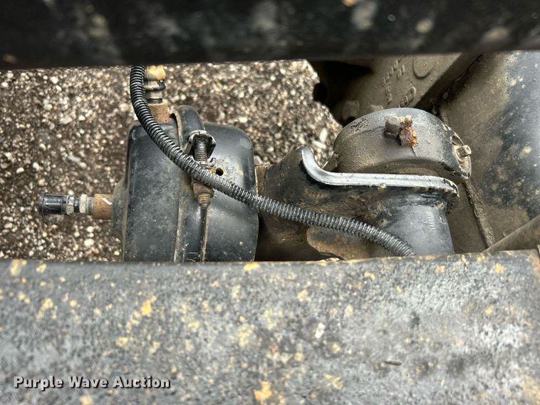 image for item KH9664 2000 International 9900i  semi truck