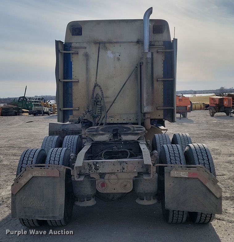 image for item KU9010 2004 Freightliner Columbia  semi truck