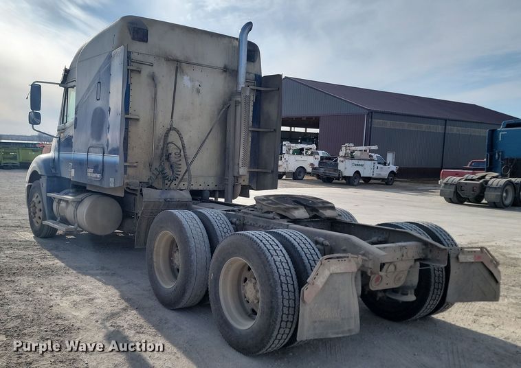 image for item KU9010 2004 Freightliner Columbia  semi truck