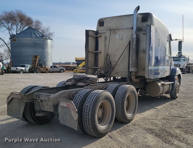 image for item KU9010 2004 Freightliner Columbia  semi truck