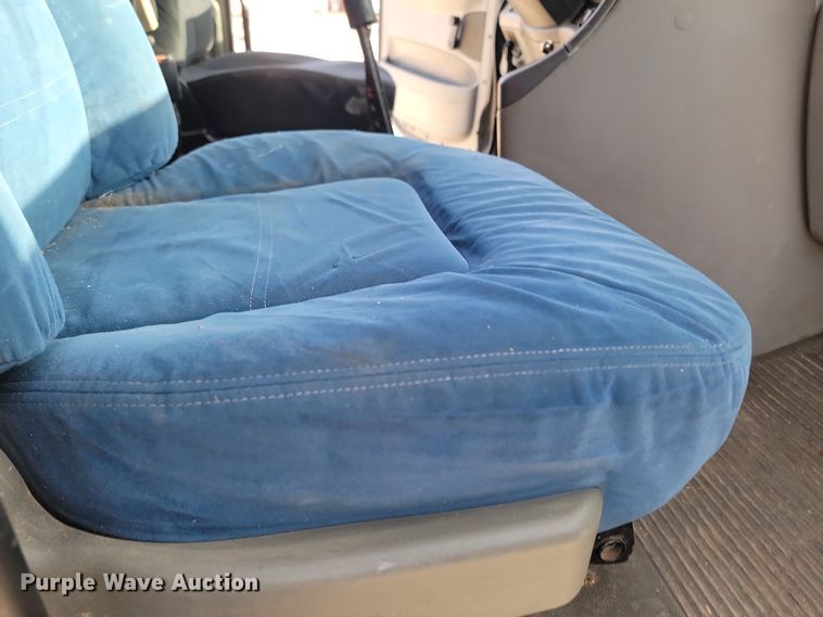 image for item KU9010 2004 Freightliner Columbia  semi truck