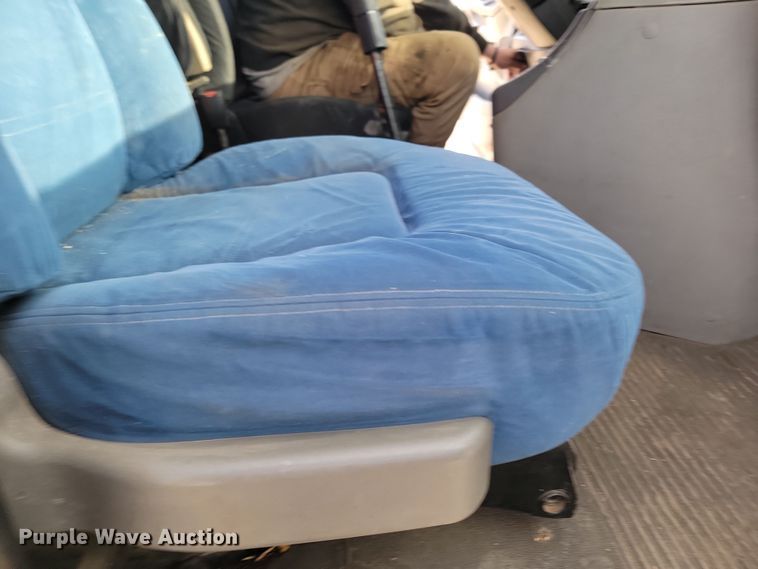 image for item KU9010 2004 Freightliner Columbia  semi truck