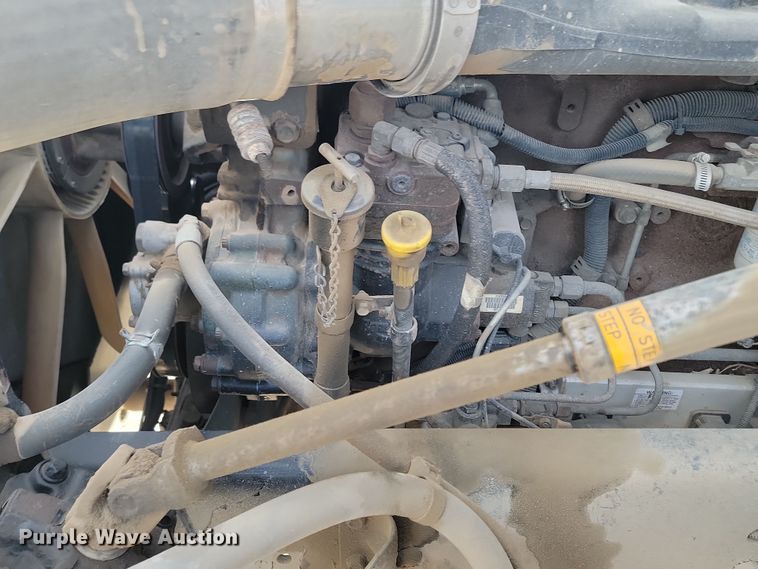 image for item KU9010 2004 Freightliner Columbia  semi truck