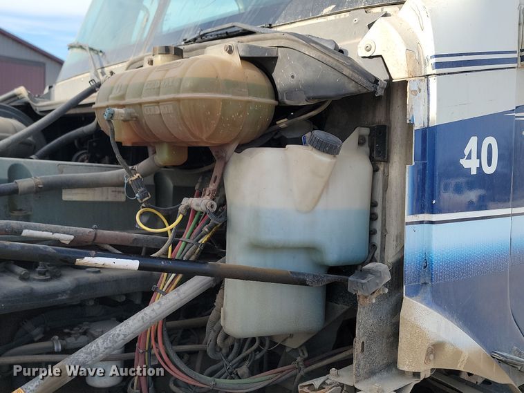 image for item KU9010 2004 Freightliner Columbia  semi truck