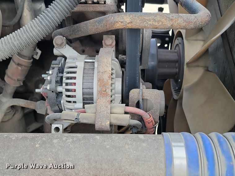 image for item KU9010 2004 Freightliner Columbia  semi truck