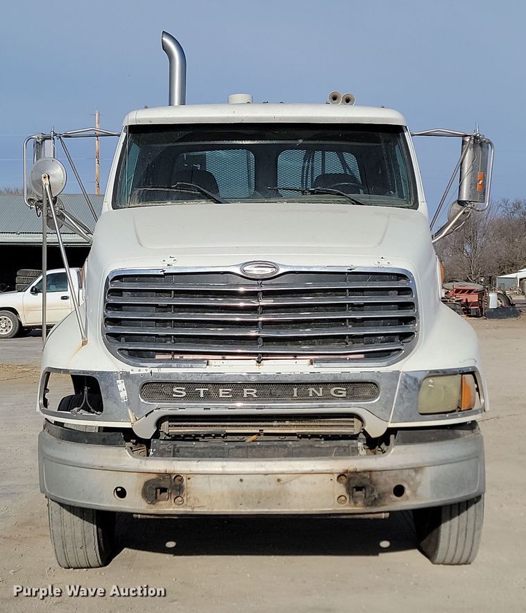 image for item KU9011 2004 Sterling AT9500  semi truck