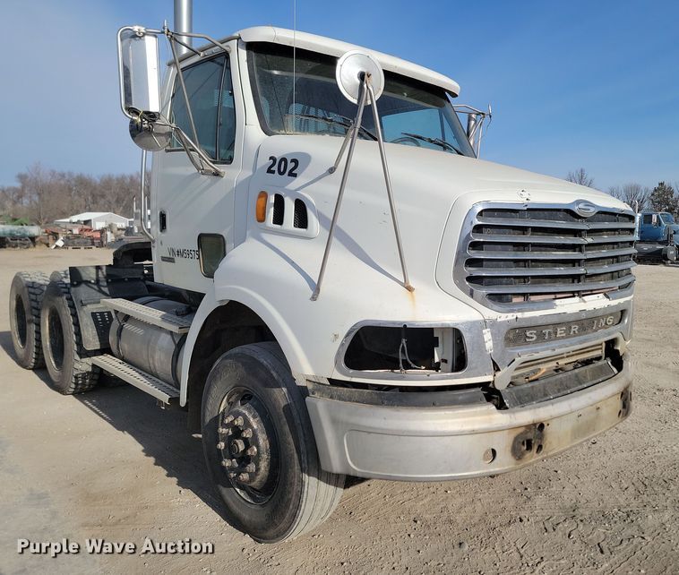 image for item KU9011 2004 Sterling AT9500  semi truck