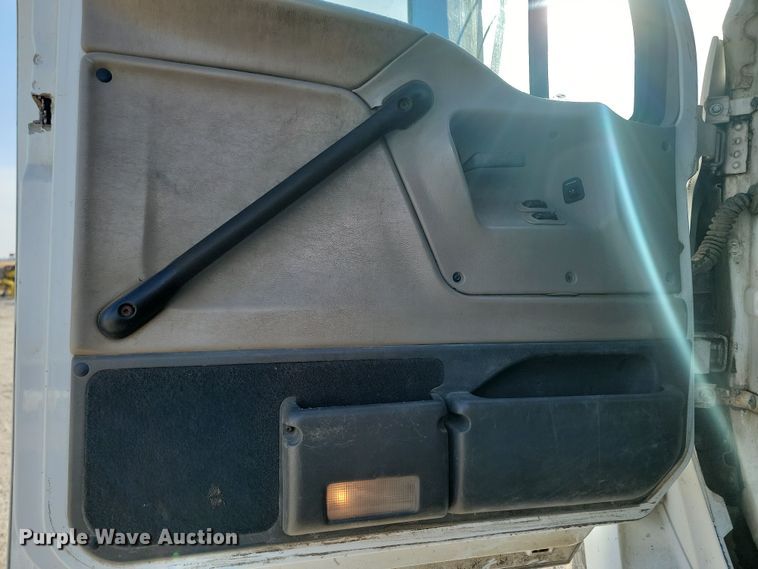 image for item KU9011 2004 Sterling AT9500  semi truck