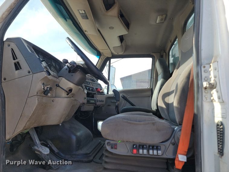 image for item KU9011 2004 Sterling AT9500  semi truck