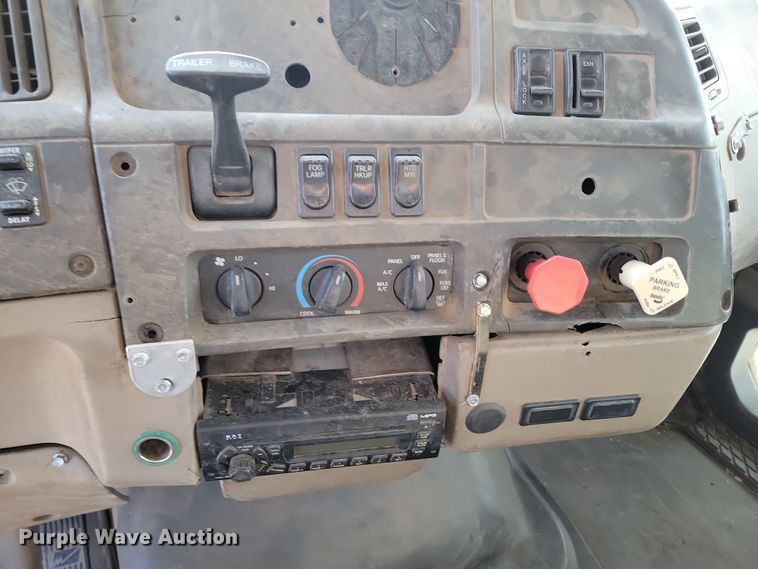 image for item KU9011 2004 Sterling AT9500  semi truck