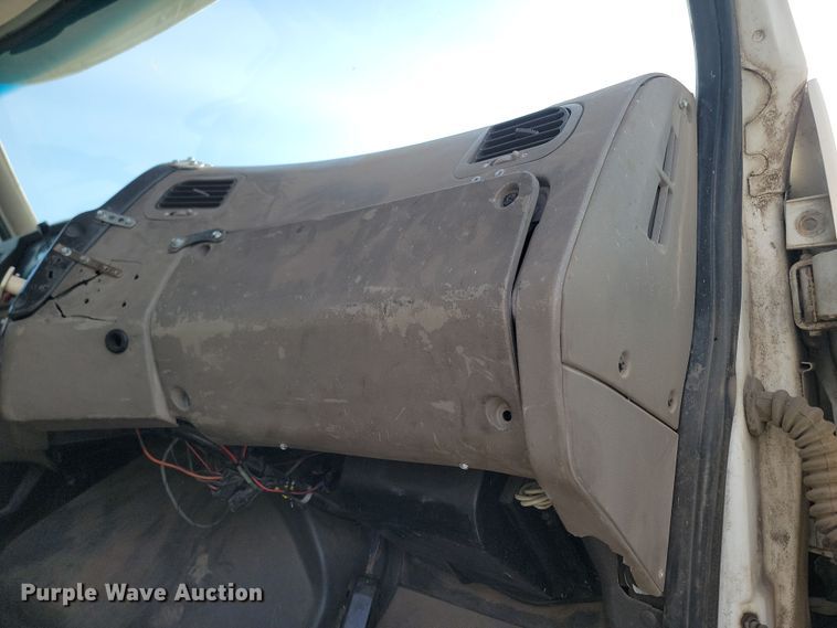 image for item KU9011 2004 Sterling AT9500  semi truck