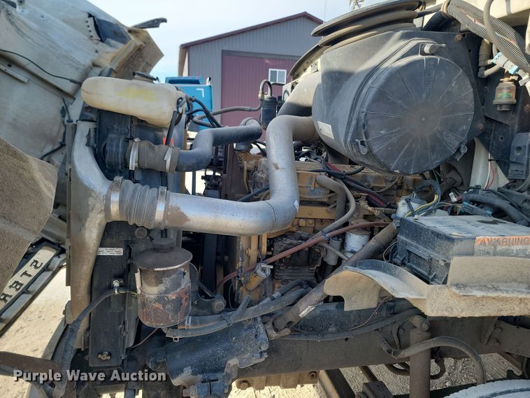 image for item KU9011 2004 Sterling AT9500  semi truck