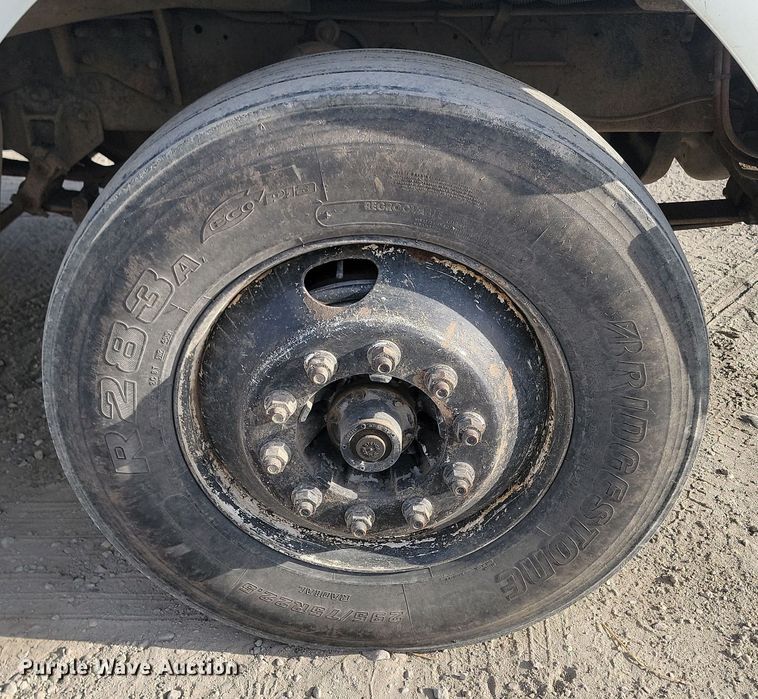 image for item KU9011 2004 Sterling AT9500  semi truck