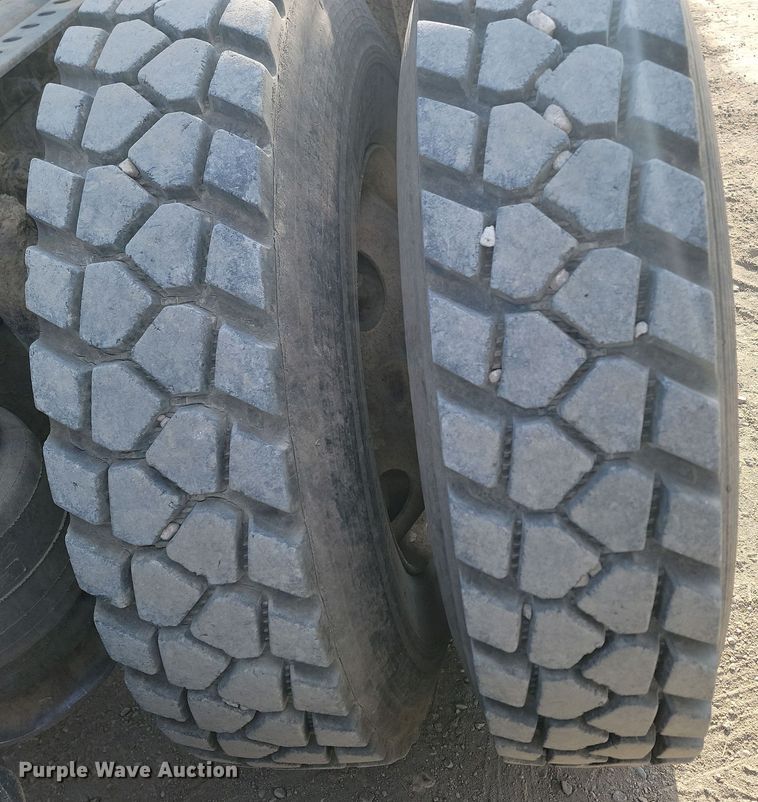 image for item KU9011 2004 Sterling AT9500  semi truck