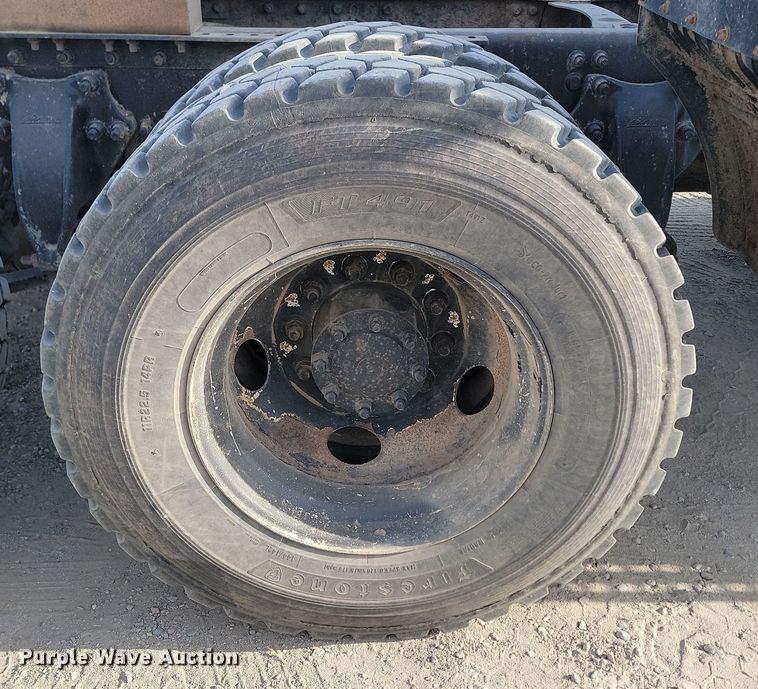 image for item KU9011 2004 Sterling AT9500  semi truck