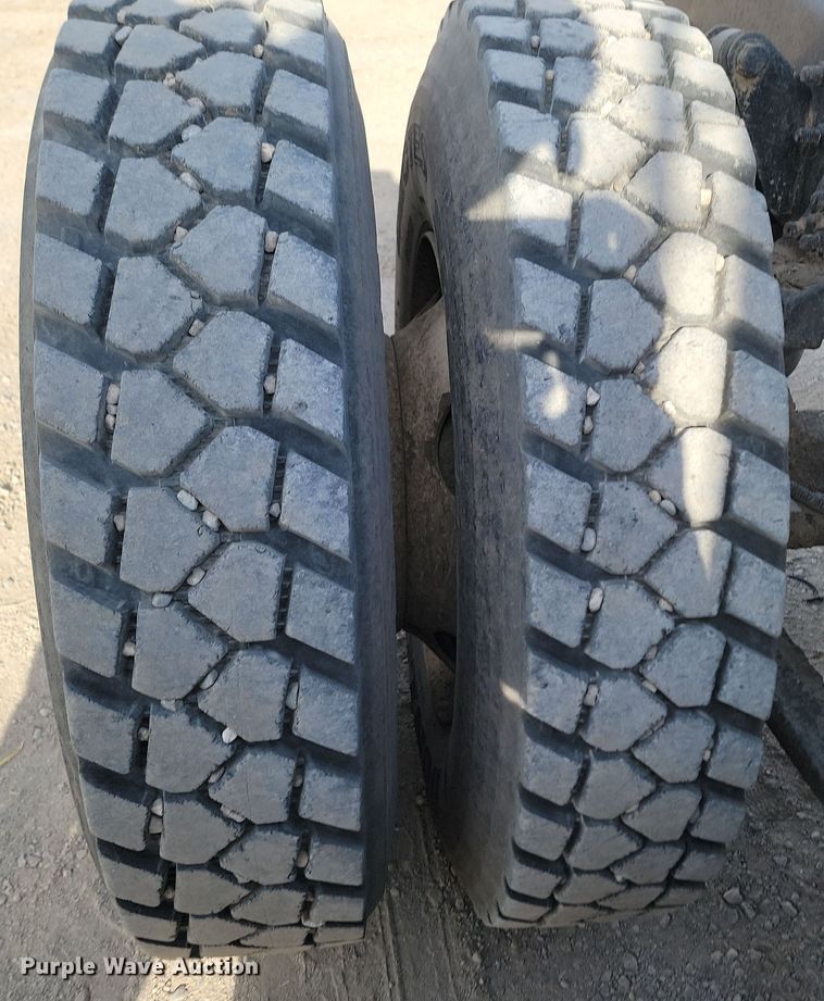 image for item KU9011 2004 Sterling AT9500  semi truck