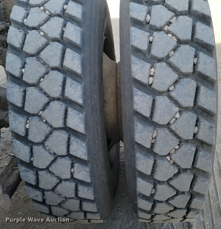 image for item KU9011 2004 Sterling AT9500  semi truck