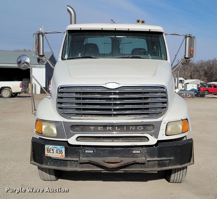 image for item KU9014 2002 Sterling AT9500  semi truck