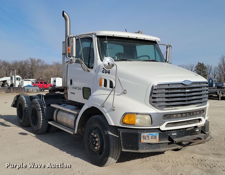 image for item KU9014 2002 Sterling AT9500  semi truck