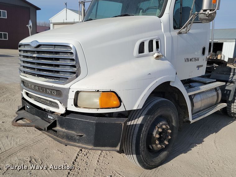 image for item KU9014 2002 Sterling AT9500  semi truck