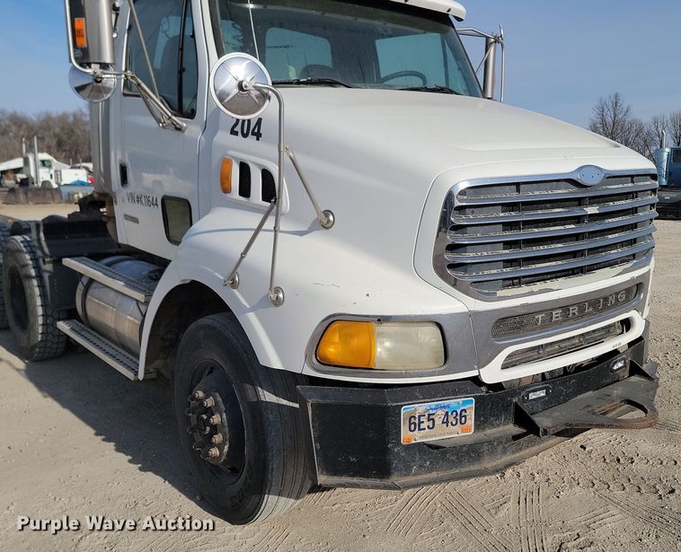 image for item KU9014 2002 Sterling AT9500  semi truck