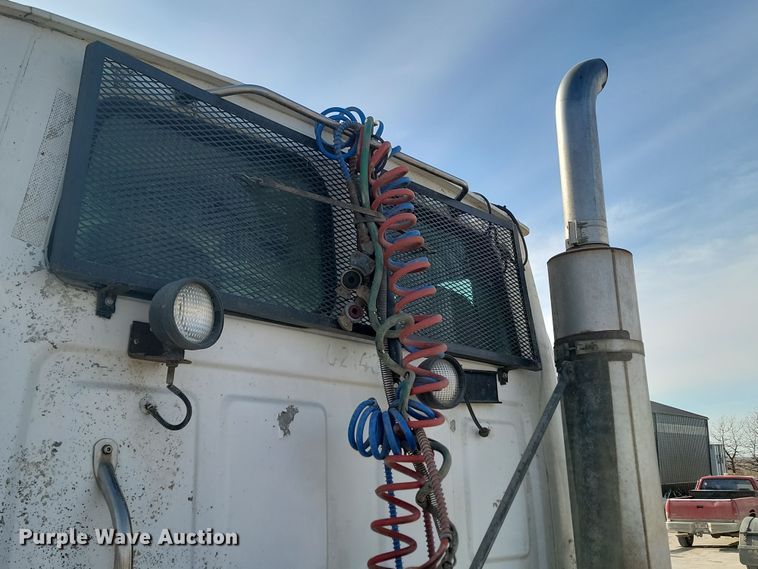 image for item KU9014 2002 Sterling AT9500  semi truck