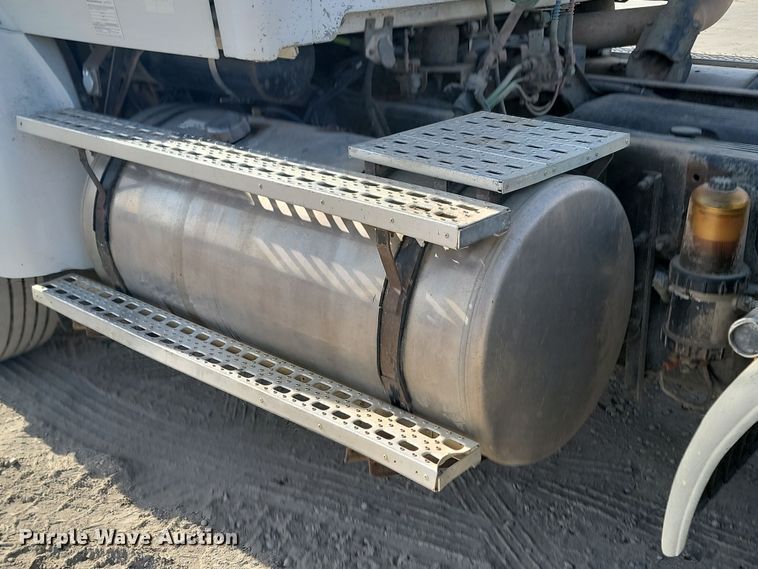 image for item KU9014 2002 Sterling AT9500  semi truck