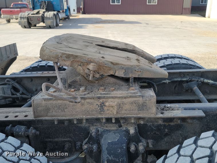 image for item KU9014 2002 Sterling AT9500  semi truck