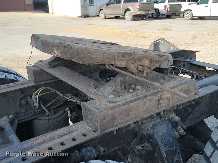 image for item KU9014 2002 Sterling AT9500  semi truck