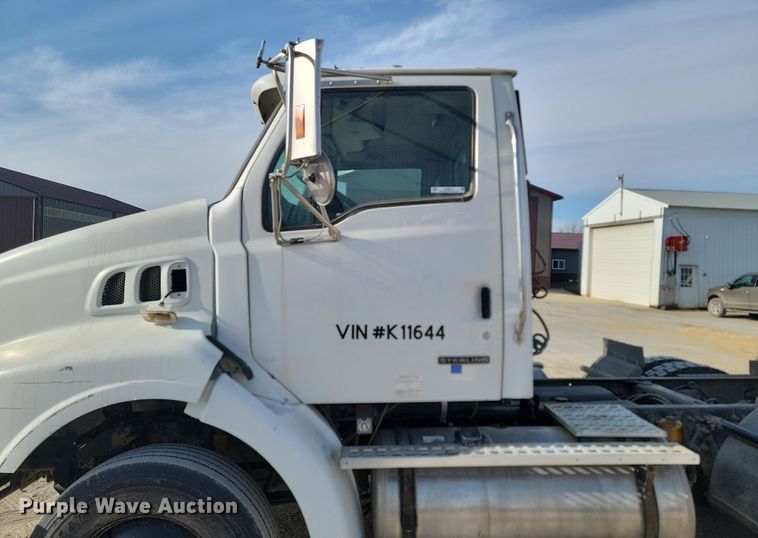 image for item KU9014 2002 Sterling AT9500  semi truck