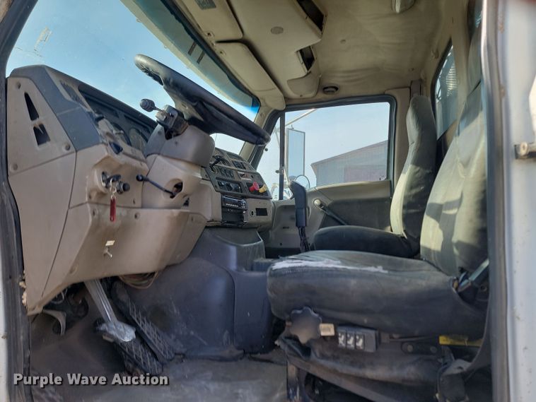 image for item KU9014 2002 Sterling AT9500  semi truck