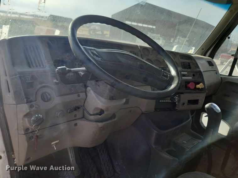 image for item KU9014 2002 Sterling AT9500  semi truck