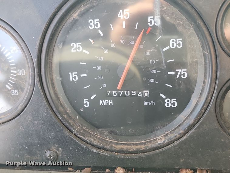 image for item KU9014 2002 Sterling AT9500  semi truck