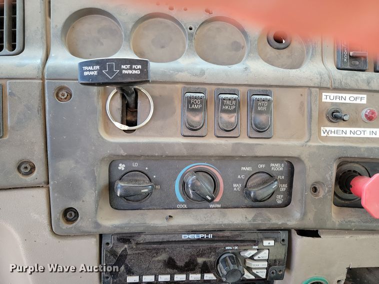 image for item KU9014 2002 Sterling AT9500  semi truck